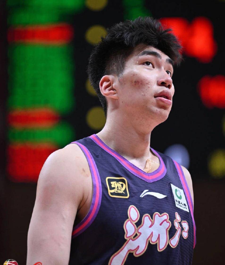 易游电竞 -冲刺阶段西甲焦点战，广厦男篮临场应变，压力陡增，训练强度明显提升(横拍长胶基本打法视频教程)