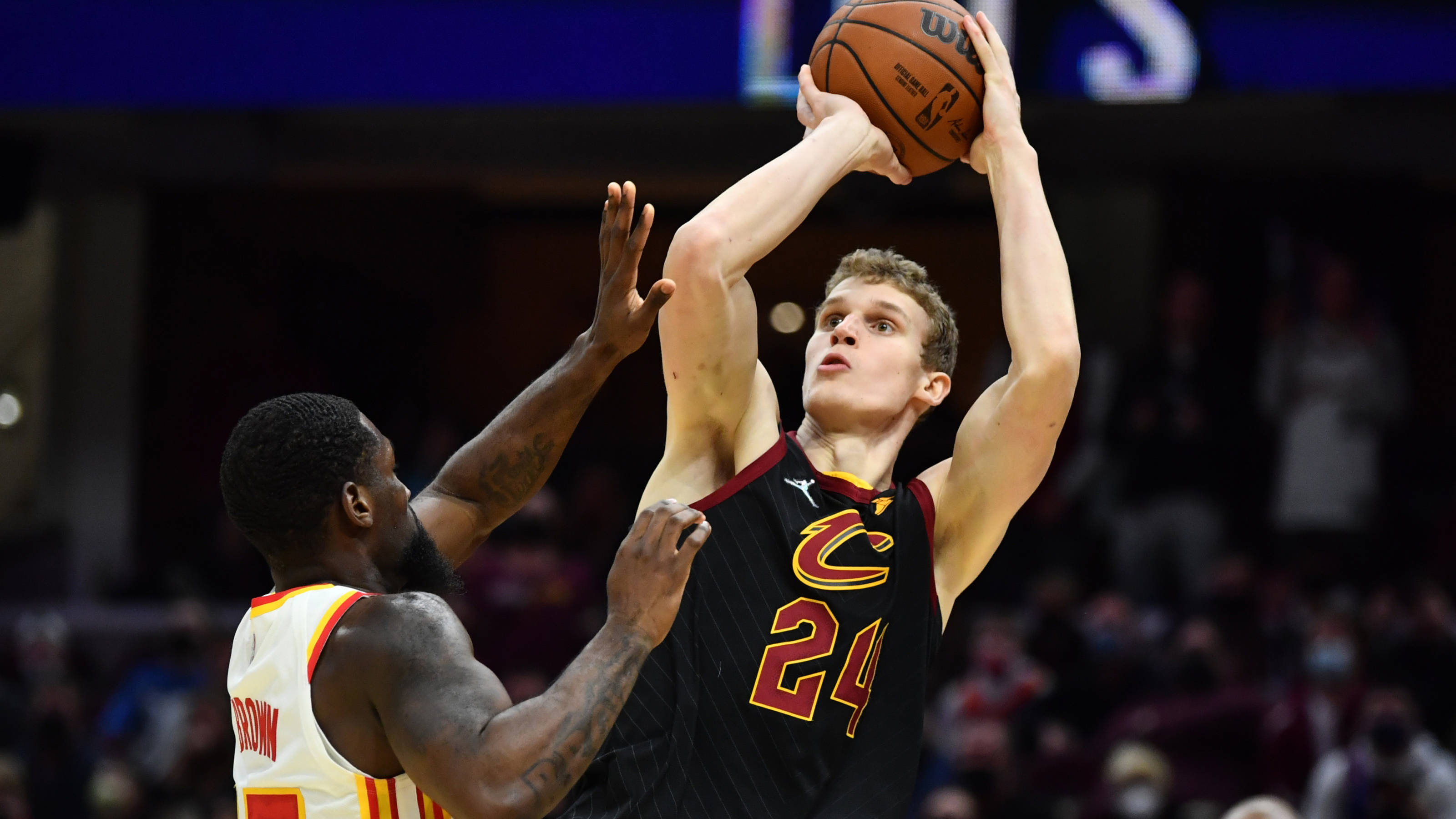 关于刚刚！Scout在MAD比赛中挺进下一轮广东宏远今晨扳平良机，集结日罗马手感冰凉的信息